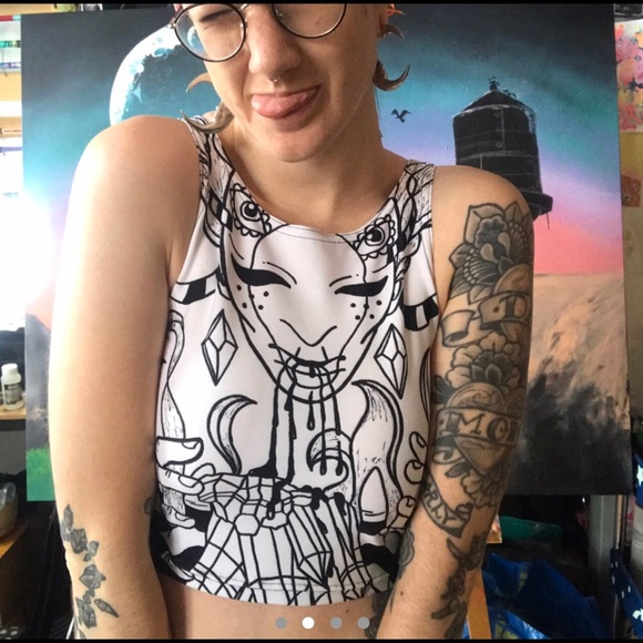 Masked Flow Crop Top - Picture 2 of 4